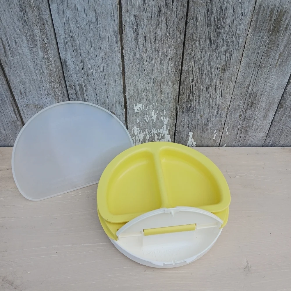 1990 Fisher Price Baby‎ Feeding Dish W/Lid Vintage Yellow/White Microwaveable